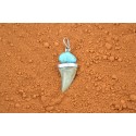 Pendentif dent de requin et turquoise