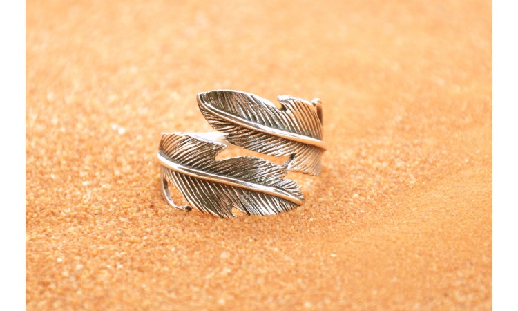 Adjustable feather ring