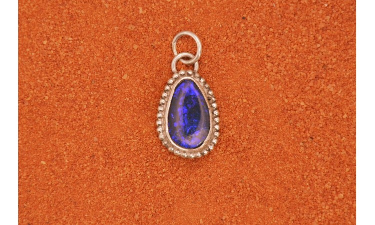 Cristal lightning ridge opal pendant