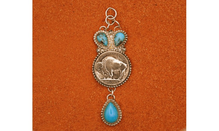 Pendentif turquoises et bison